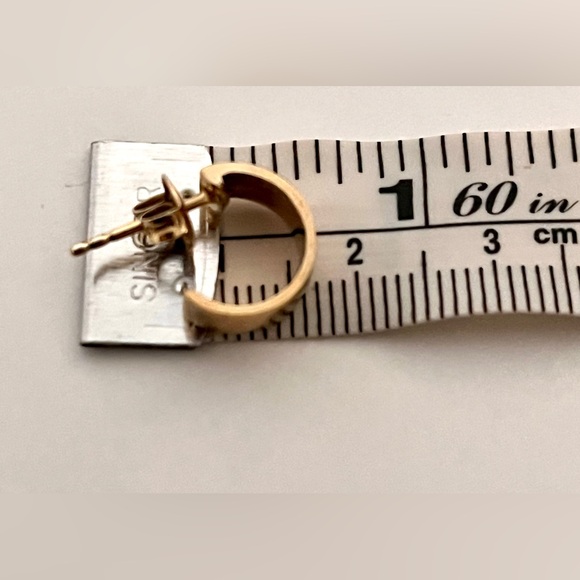 Mejuri Small 925 Huggie Earrings - Picture 4 of 4